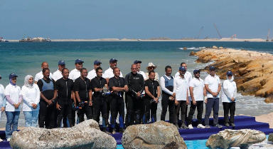 埃及從地中海打撈起數(shù)件文物