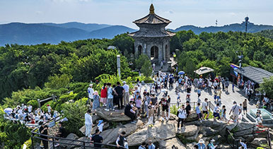 江蘇連云港:花果山游人如織